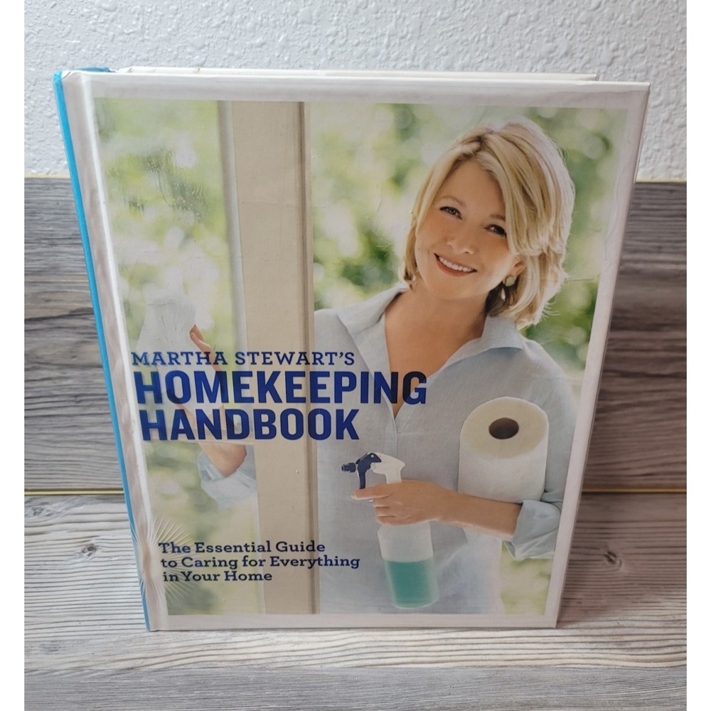 Martha Stewart's Homekeeping Handbook : The Essential Guide to Caring for...